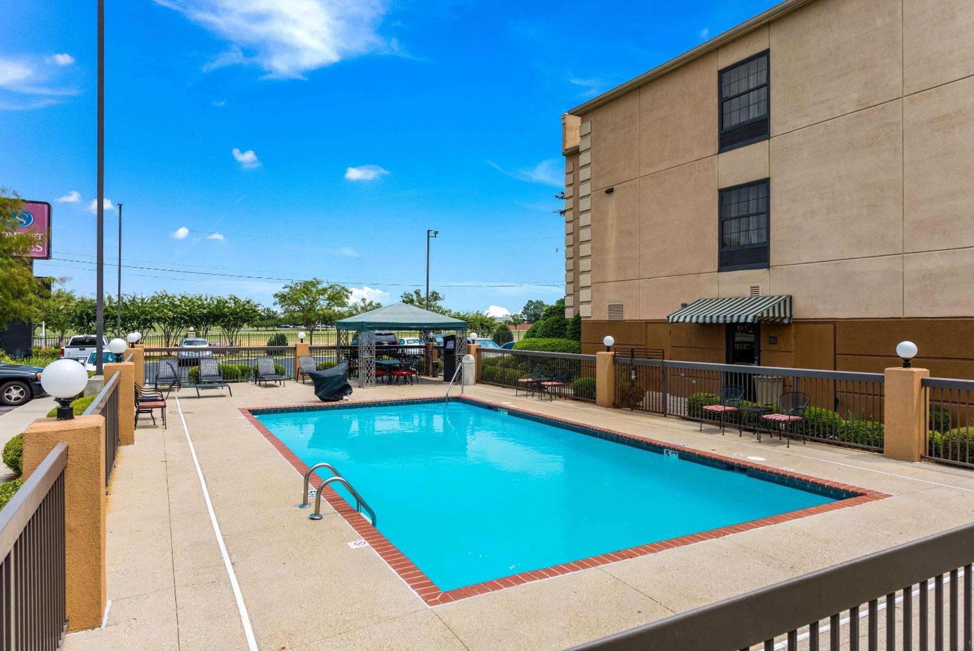 Comfort Suites Monroe Exterior photo