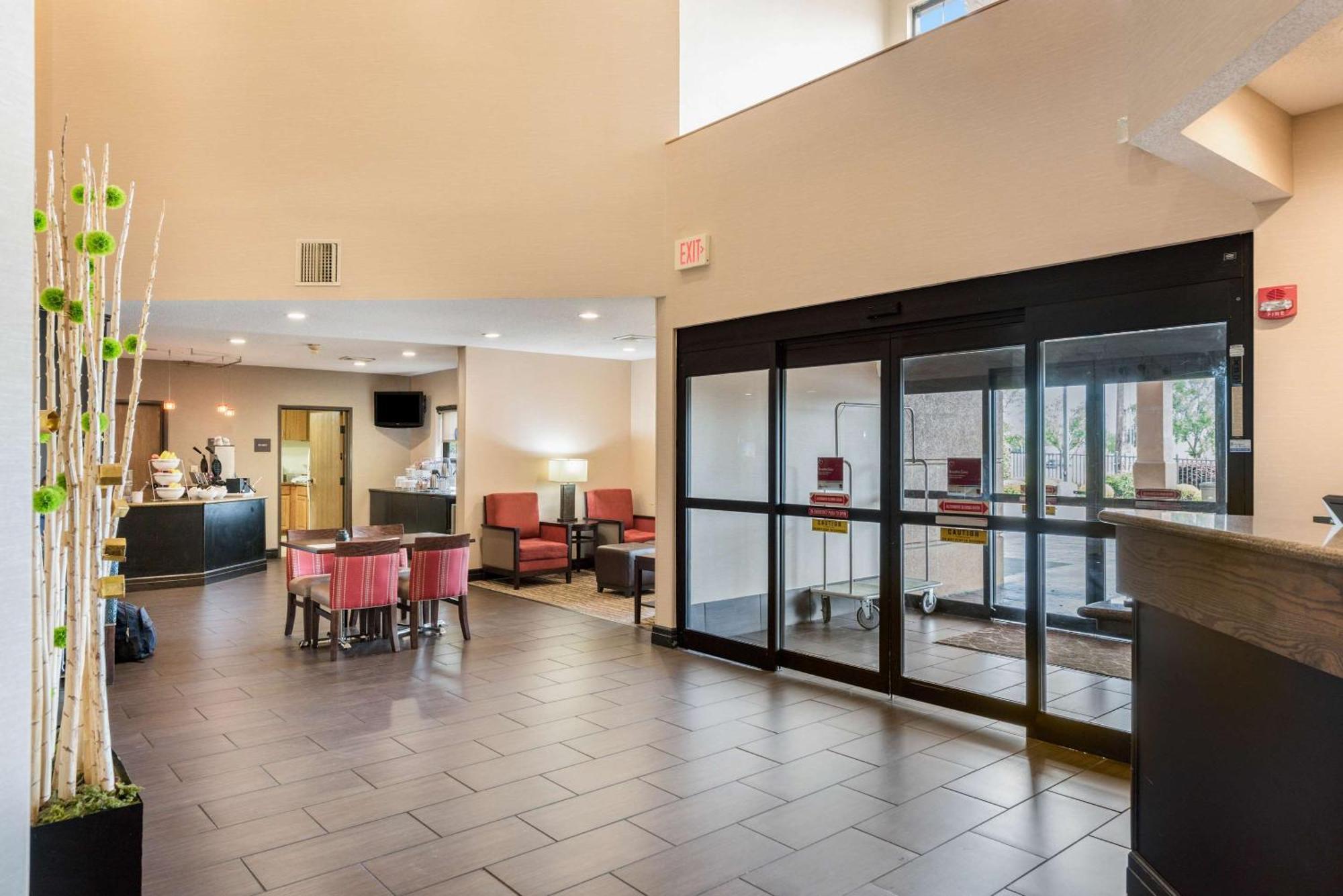 Comfort Suites Monroe Exterior photo