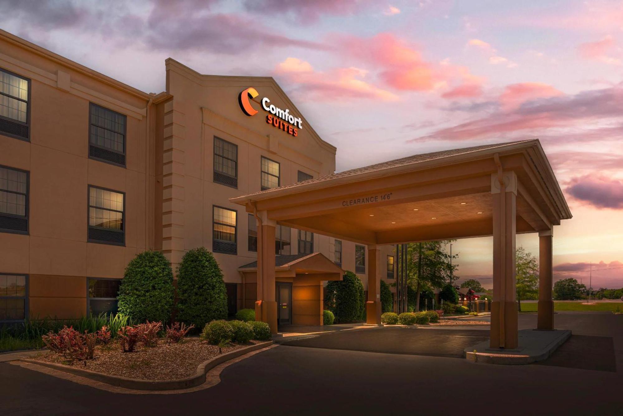 Comfort Suites Monroe Exterior photo
